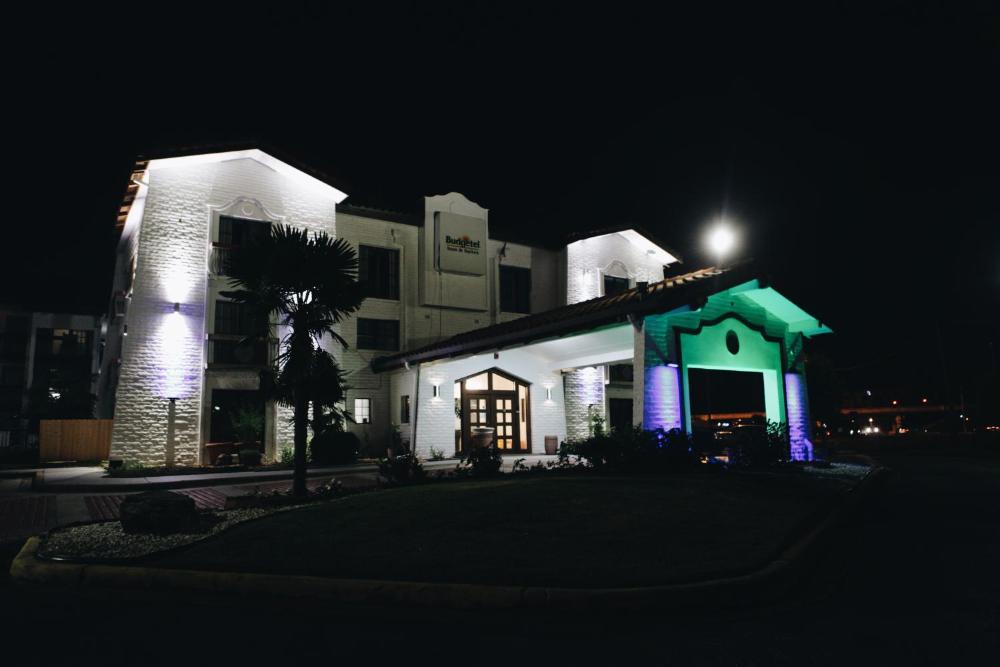 All Seasons Inn & Suites